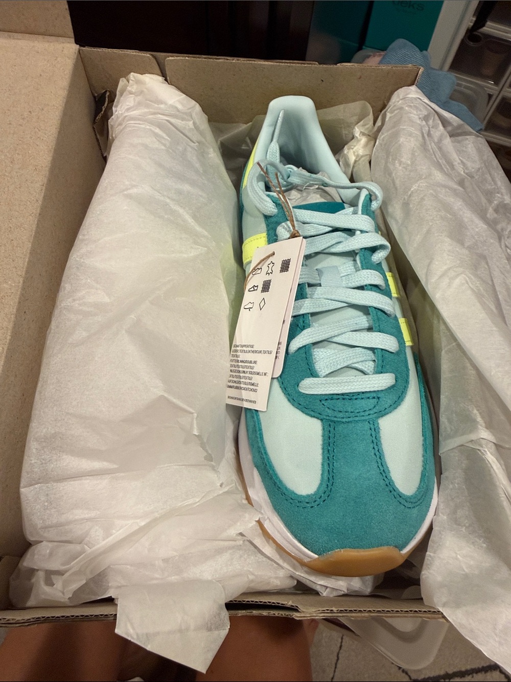 adidas Run 70s 2.0 Sneakers in Green and White - Picture 3 of 4